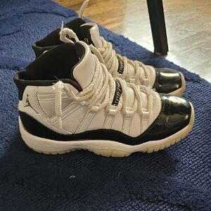 AIR JORDAN 11 Retro size 6Y GS 'GRATITUDE'